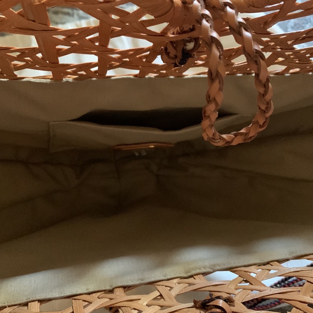 NWOT ARANÁZ Tan Woven Rattan Crossbody Bag - Picture 6 of 10